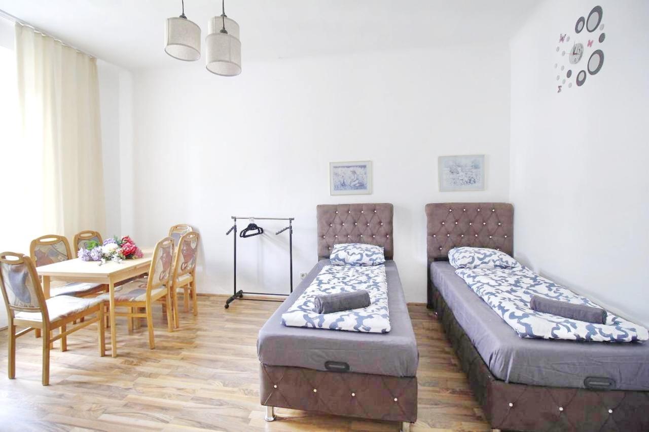 Comfortable Rooms Near Schoenbrunn Palace Hl Виена Екстериор снимка