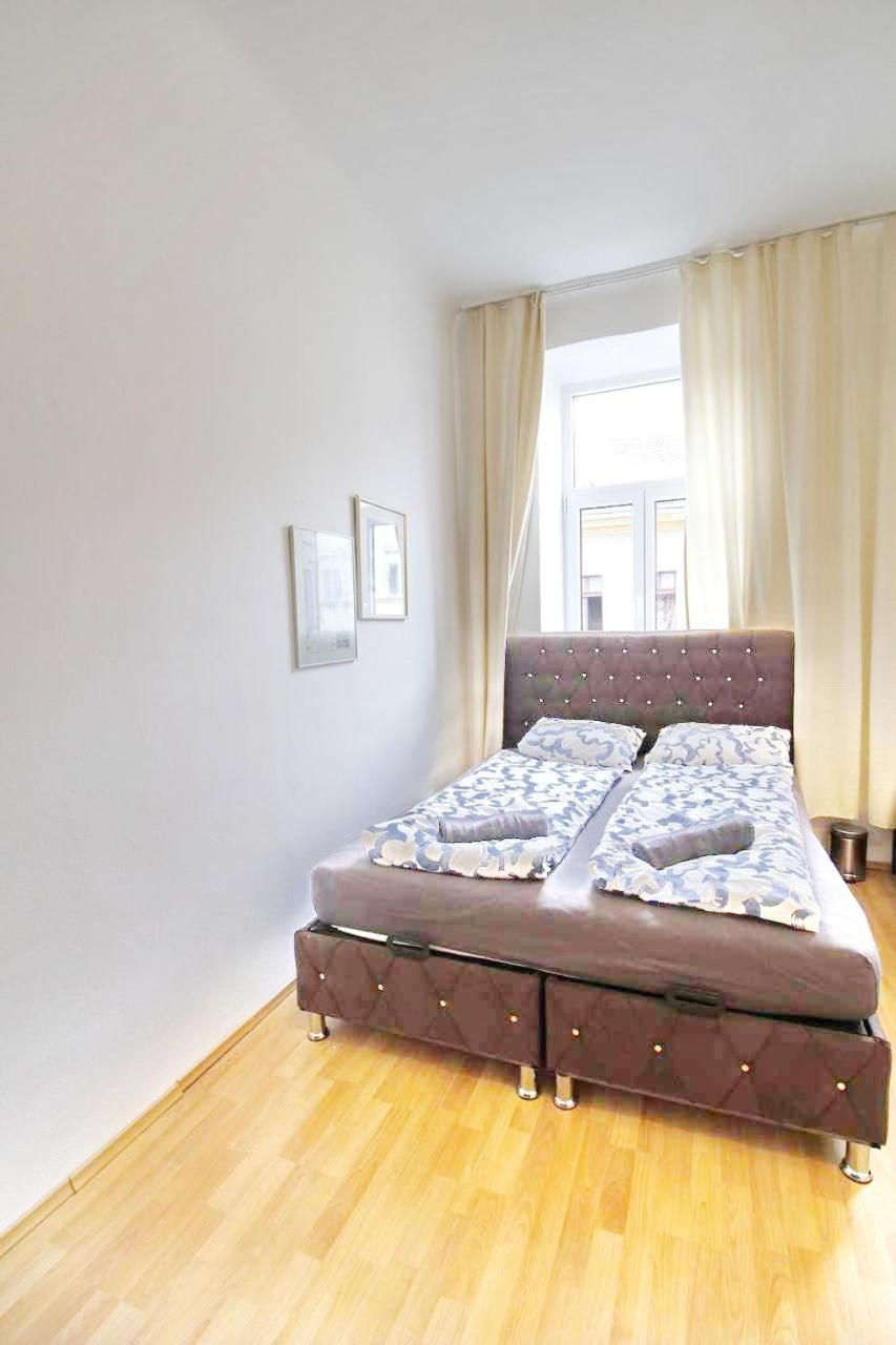 Comfortable Rooms Near Schoenbrunn Palace Hl Виена Екстериор снимка