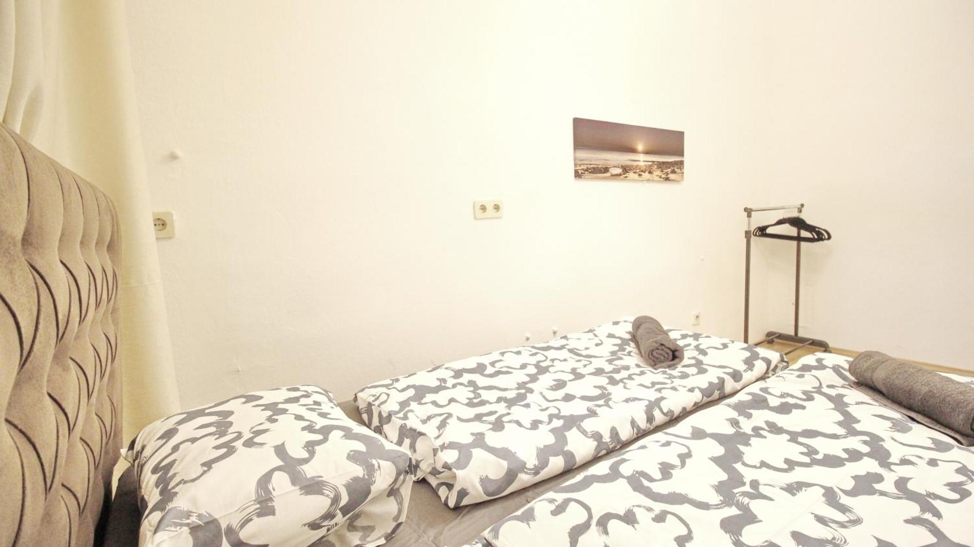 Comfortable Rooms Near Schoenbrunn Palace Hl Виена Екстериор снимка